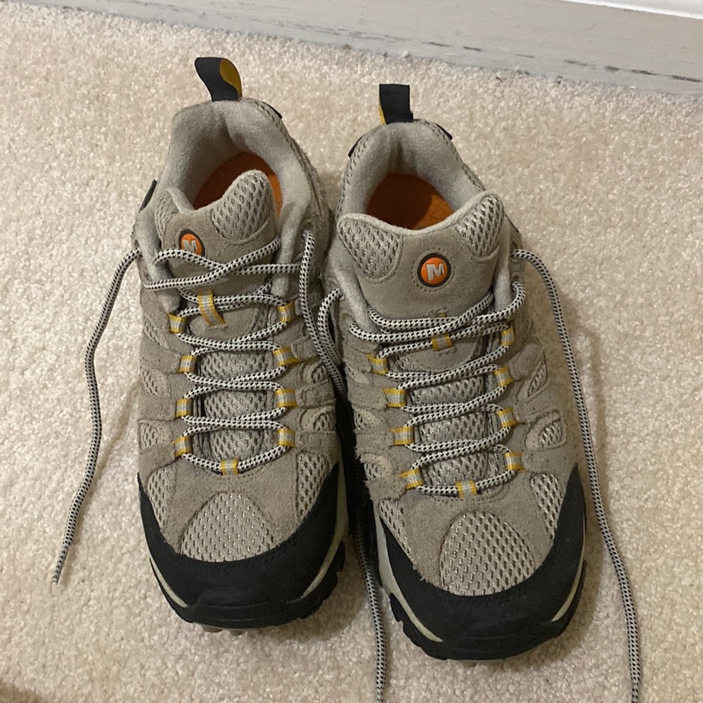 Merrell Moab ventilator taupe size 9